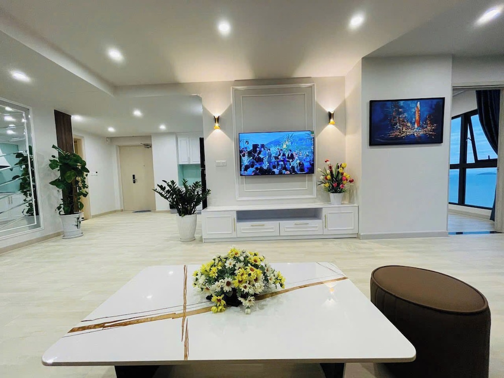 Gold Coast Balcony Serviced Apartment