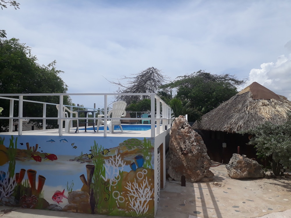 Sea Horizon Apartments (across from Mambo Beach)
