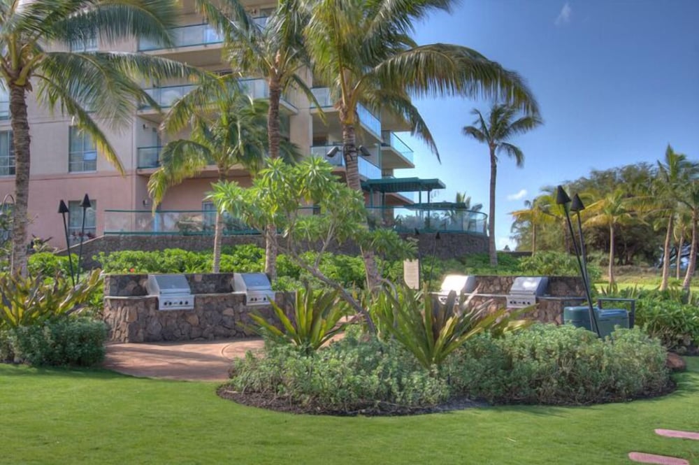 Honua Kai-konea #539 2 Bedroom Condo by RedAwning