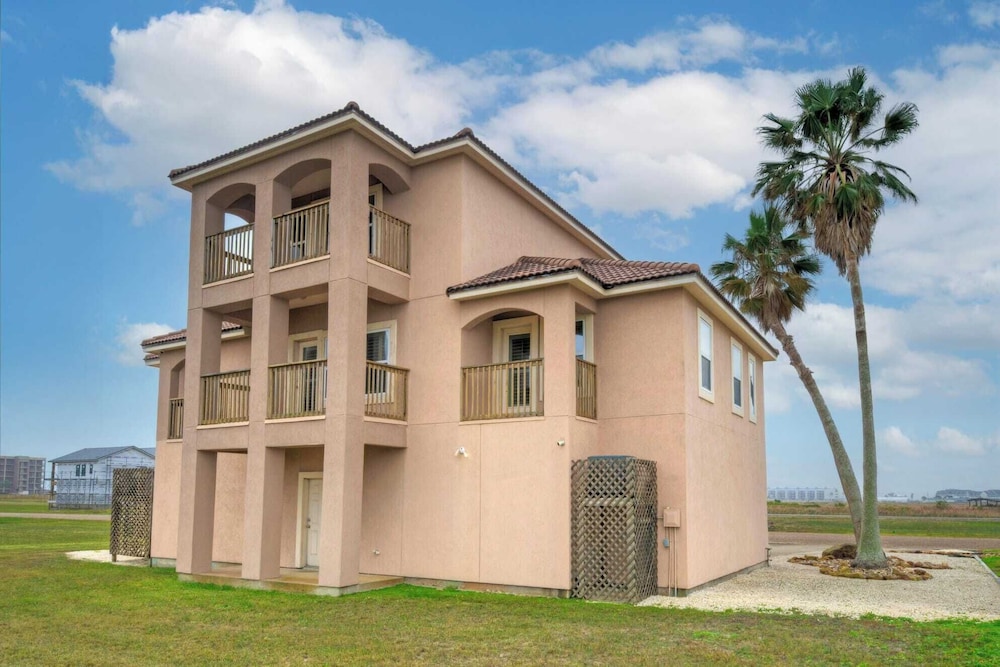2 Homes, Sleeps 22 Steps to the Beach, Private Pool, Fire Pit, Balcony Views