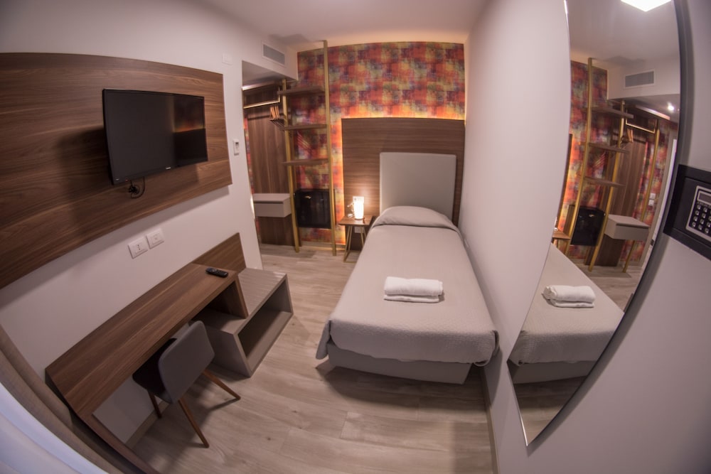 8 Room Hotel