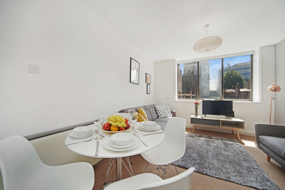 2 Bed Cosy Apartment in Central London Fitzrovia FREE WIFI by City Stay Aparts London