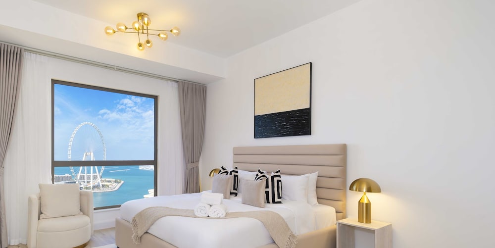 LUX The Dubai Eye Sea View Suite