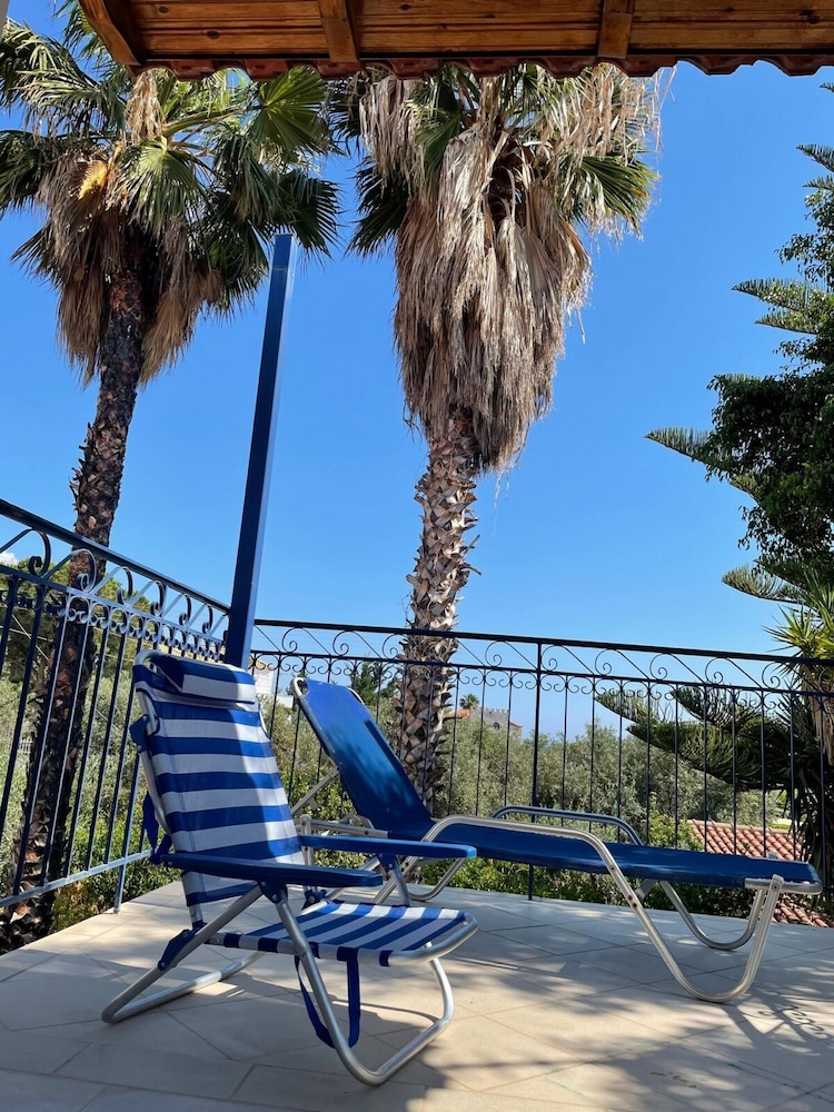 Maisonette With Palms