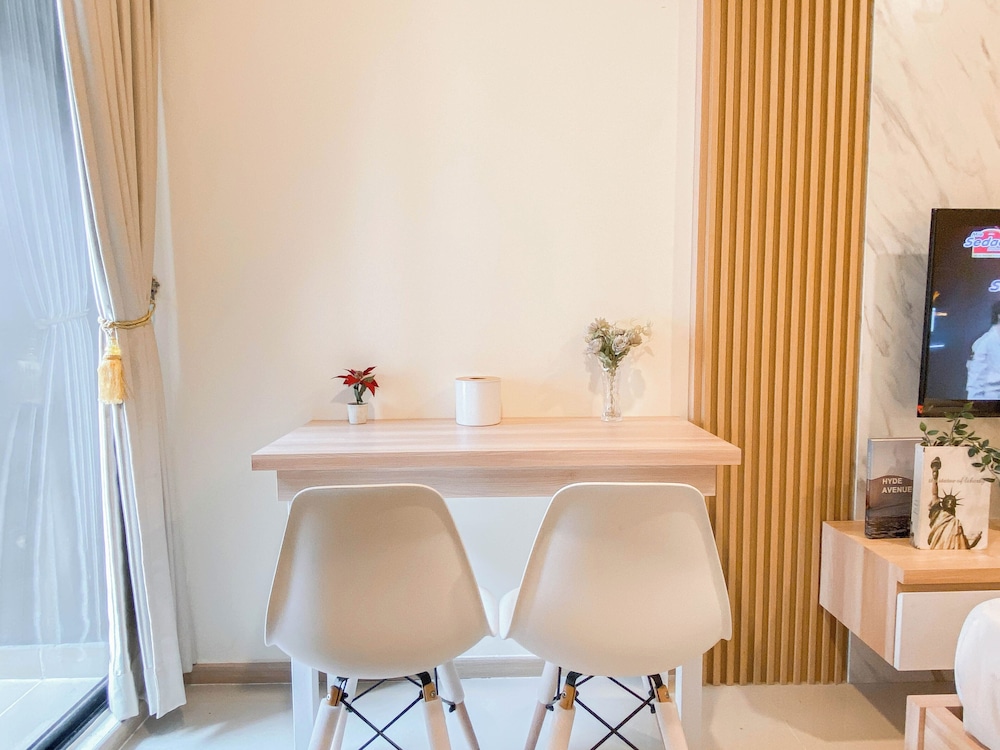 Warm Minimalist Studio Apartment Near Paramadina University At Meikarta