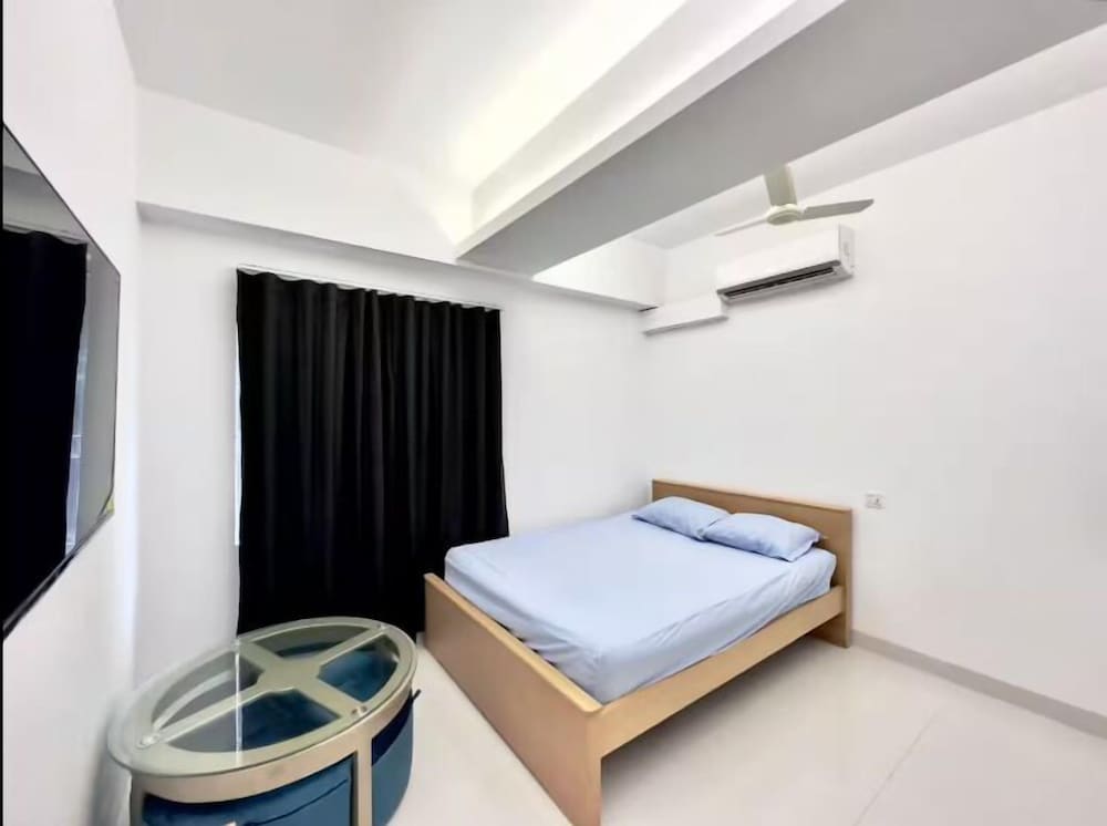 250 sq.ft Studio Apartment with Pool 3