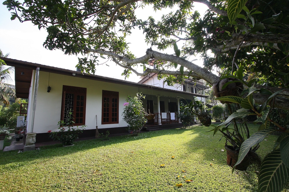 Manel Guesthouse