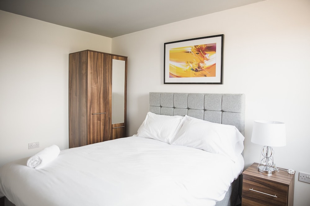 Room in Guest Room - Spacious Size Room in Leicester view 3