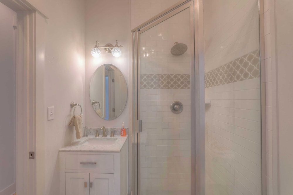 Dunn Inn 2 by Avantstay Walk to Beach, Pool Access, Sleeps 17!