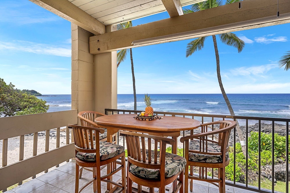 Ocean Front - Watch Dolphins From the Lanai - Wi-fi - Next to Beach- Vrkcv