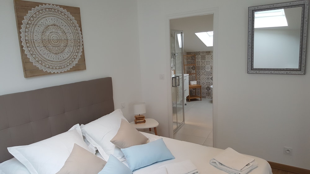 Castel Bayeux Guesthouse