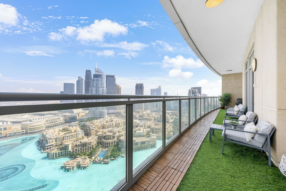 Durrani Homes - Alluring 5BR Penthouse with Burj Khalifa and Fountain View
