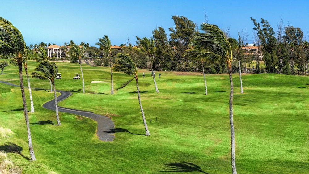 Top-floor Condo w/ Golf and Mountain Views - Pool, Gym, Wifi - Vrkcv