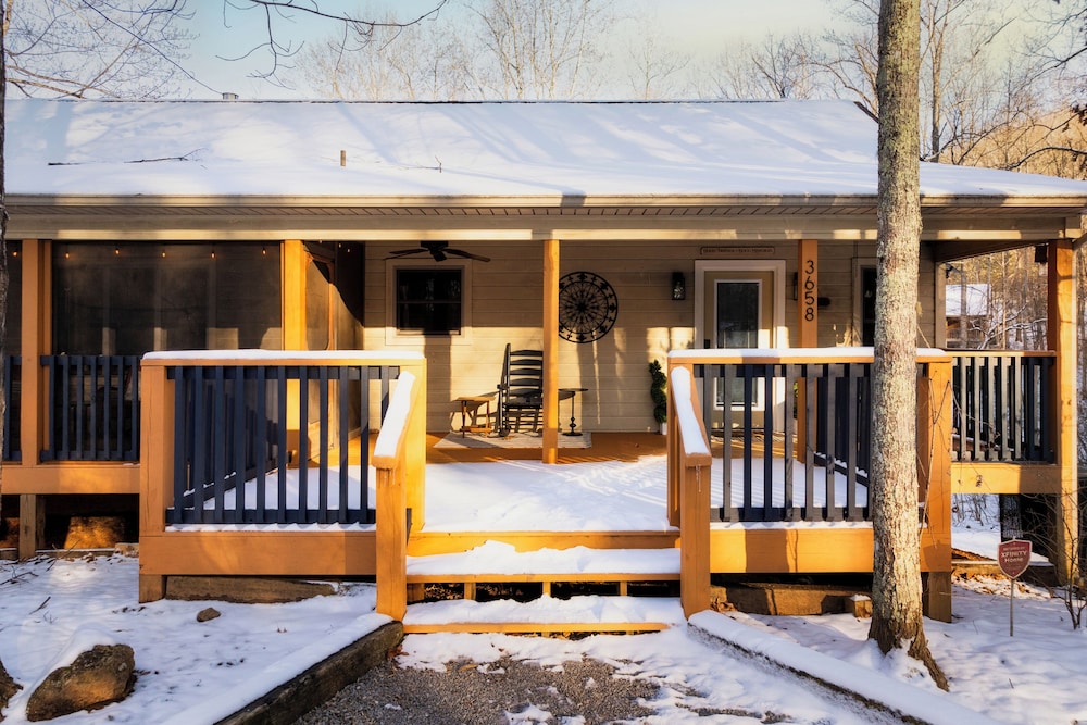 Moondance Cabin by Lightfoot Stays