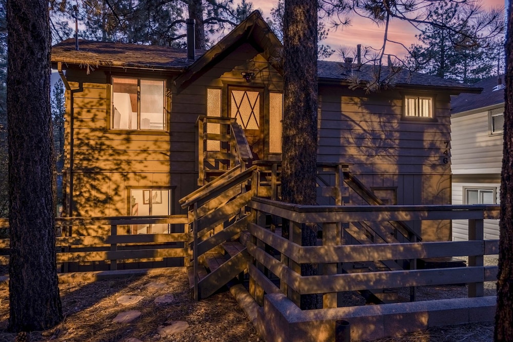 1 Mi to Slopes: Big Bear Ski Haven w/ Hot Tub