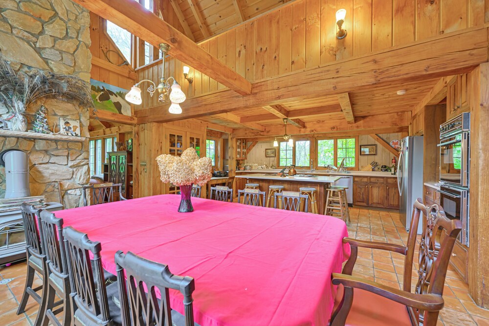 20-acre Hamptons Nature Escape w/ Hot Tub & Pool