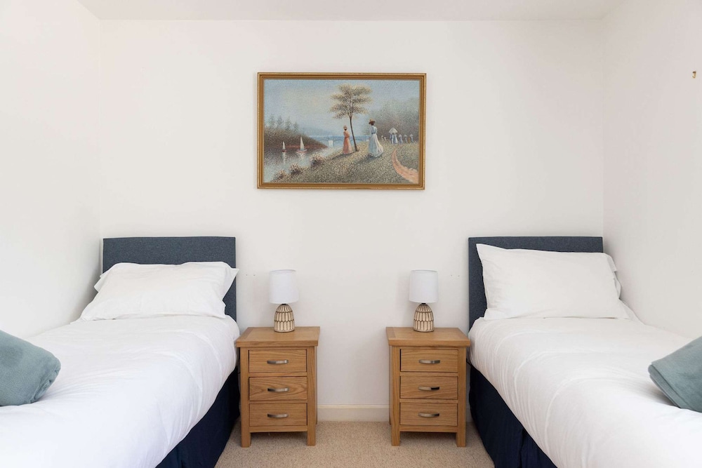 3-bed Beach Bungalow Garden 150m to Sea