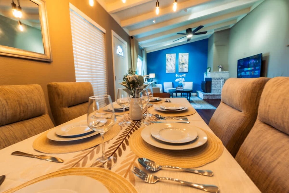 3B Achome Parking Wifi Fully Fenced Yard Jacuzzi