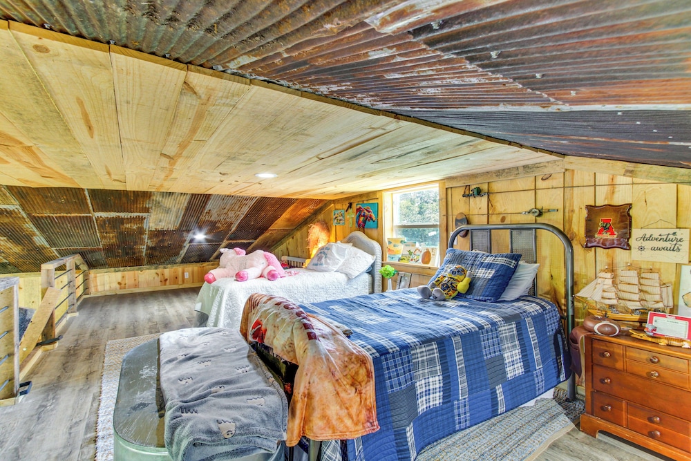 BBQ Ready: Farm-style Kinston Hideaway w/ Pool