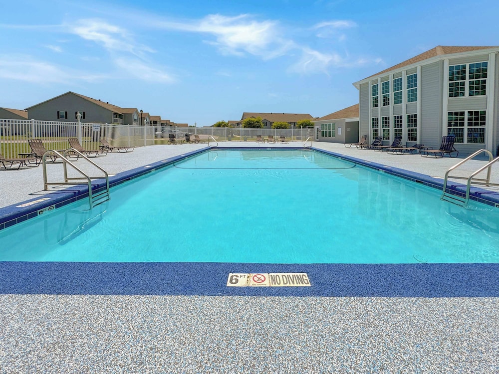 Coastal Retreat - Stay for 6!
