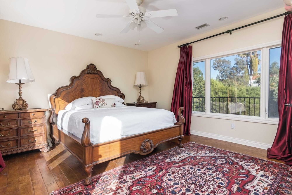 Two Estates w/ Pools, Hot Tubs, Game Rooms, Valley Views & Tennis Court Near Beaches & Wineries
