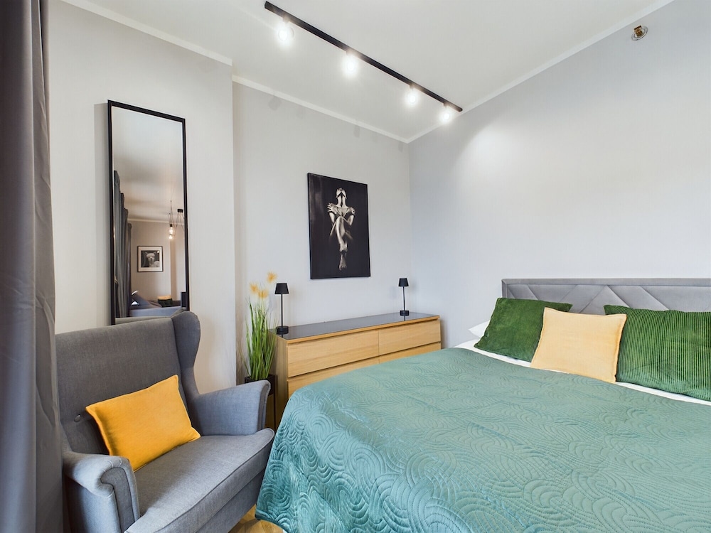 Business Apartment Parking by Renters view 3