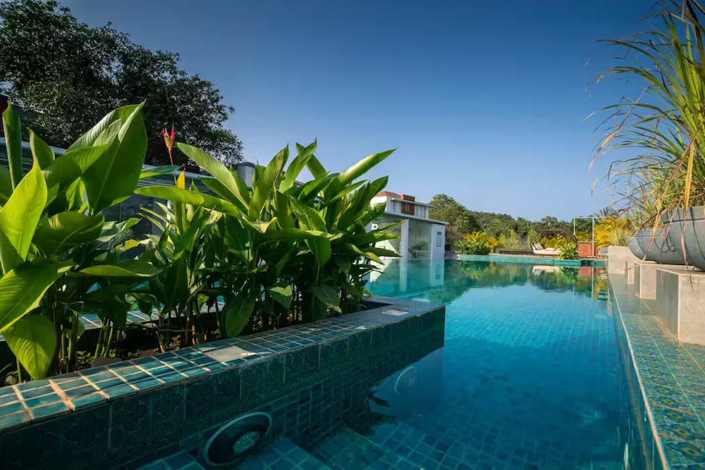 The Coastal Nest - 2BHK by Da Alohas