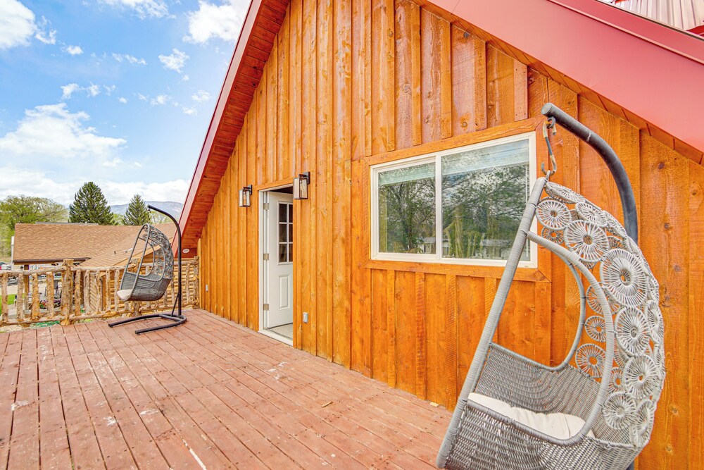 Family Home w/ Mountain Views in Circleville!