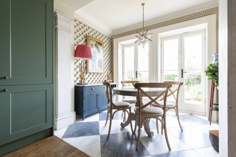 Ladbroke Gardens VII by Onefinestay
