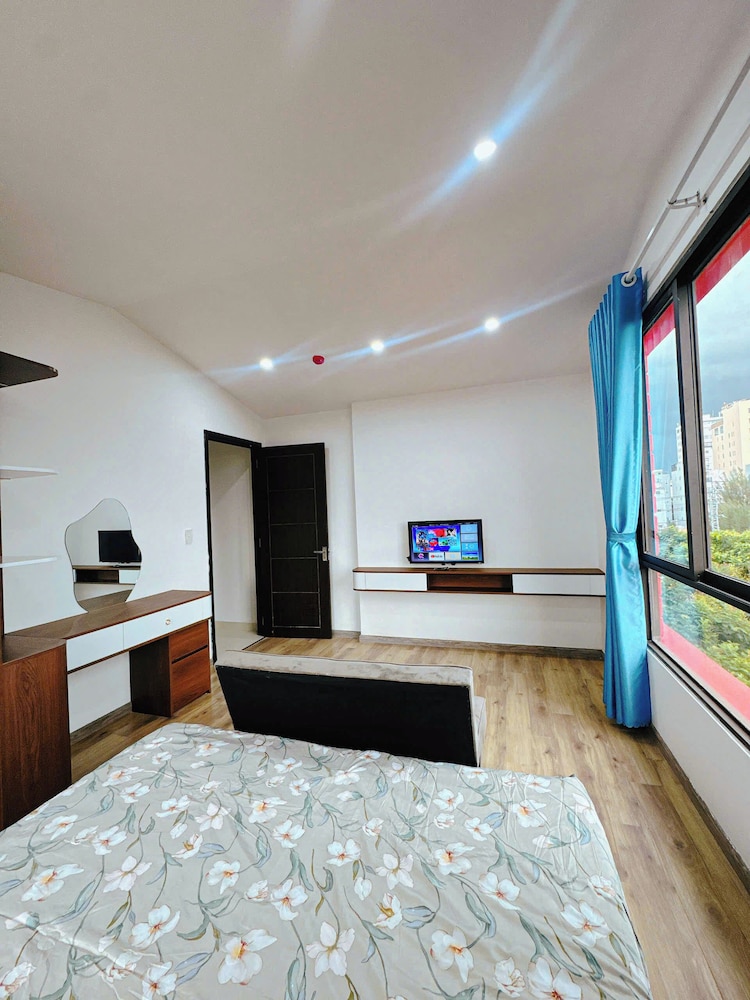 LOUIS OTIS APARTMENT 03