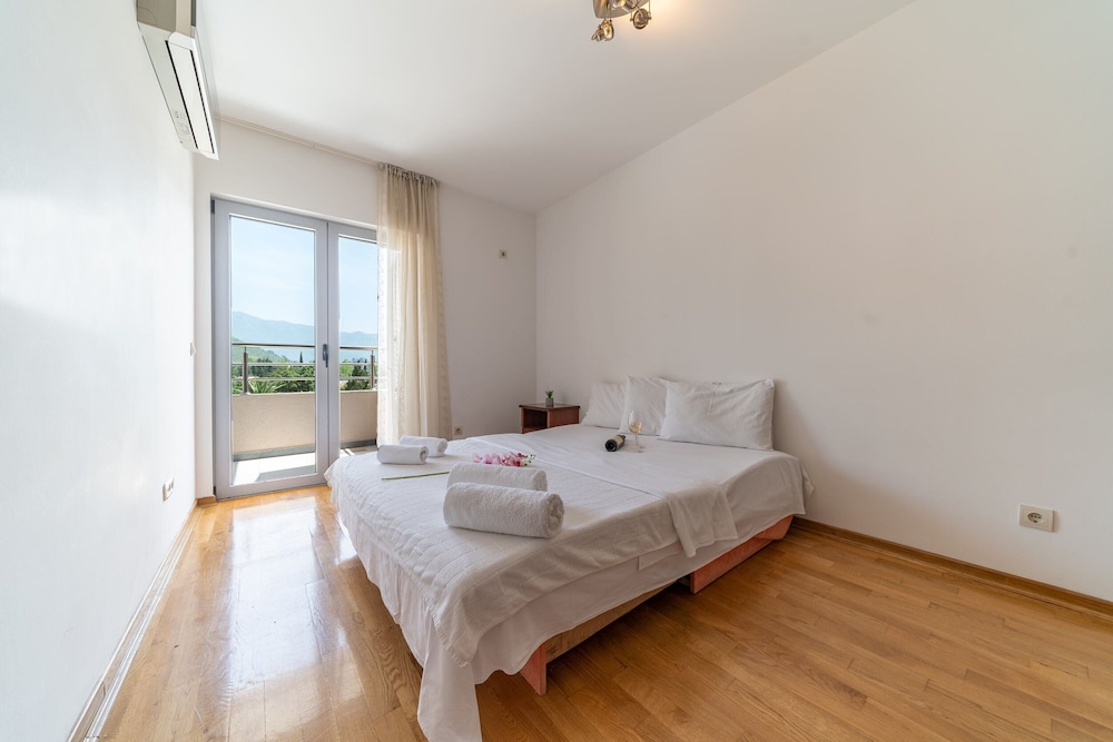 SMS Apartments