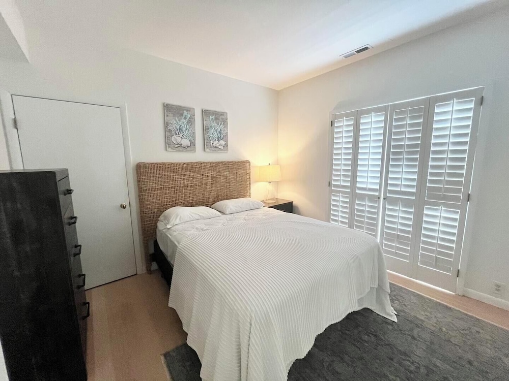 Olive Avenue 1C