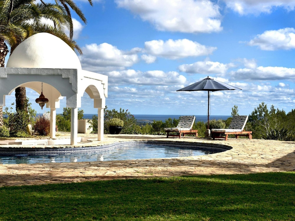 Holiday Home With Alfresco Dinning