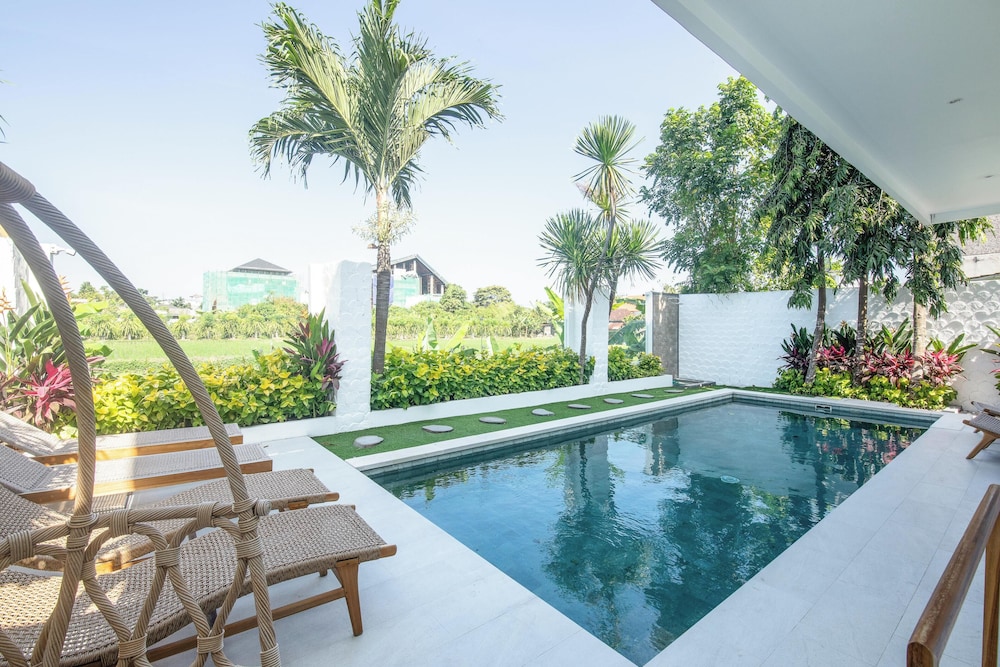 4 Bd Seminyak Retreat, Rice Fields 4 Mins to Beach