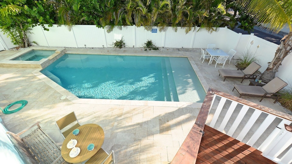 Tarpon Pointe 2 Bedroom Home by Redawning