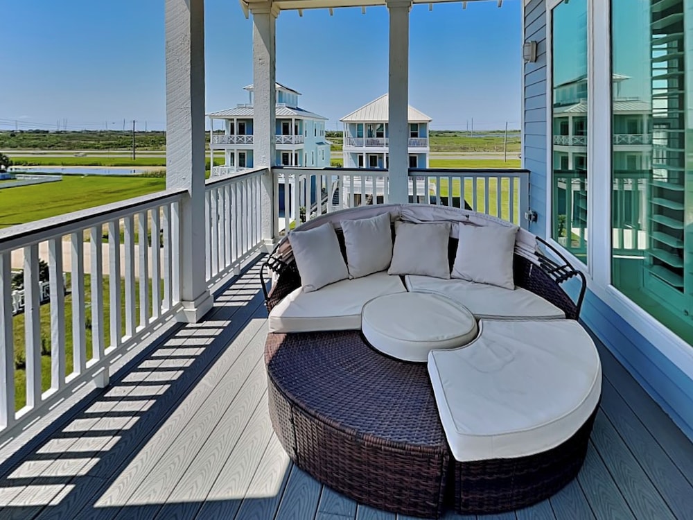 Seabreezy Lane by Ryson Vacation Rentals