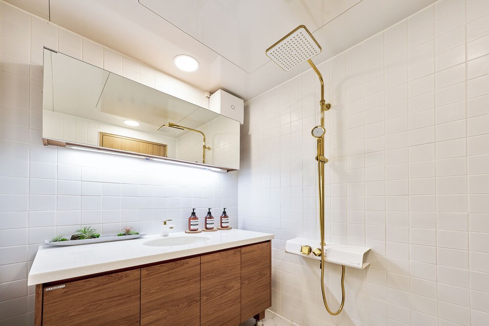 SA Tailored Serviced Home near Metro