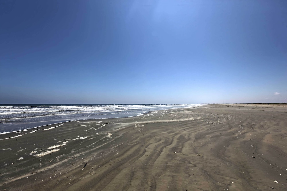 'seas The Day:' Home w/ Pool Access in Galveston
