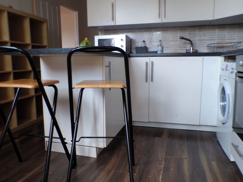 Chelsea Orange Apartment Sleeps10-petsok-parking
