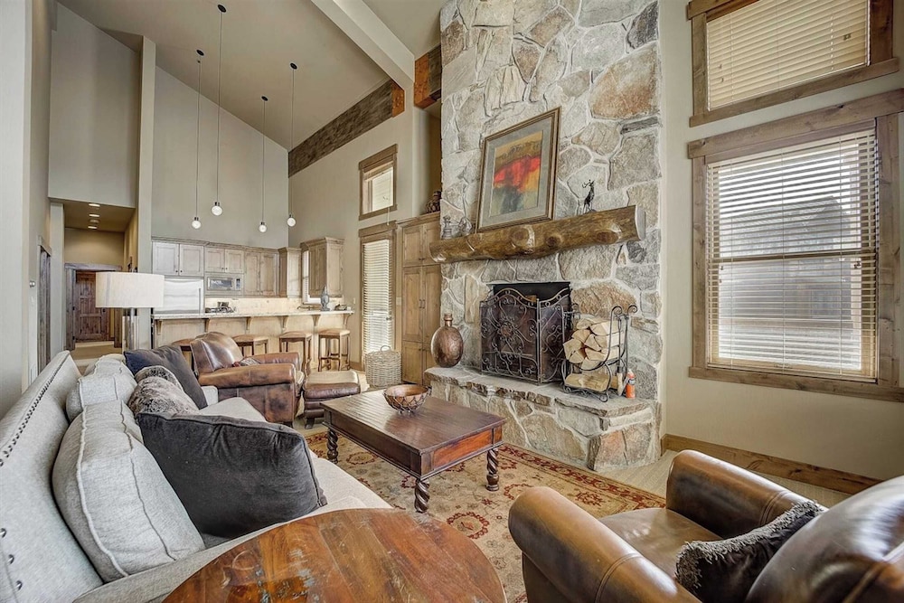 2 Condos Ski-in/ski-out at Deer Valley + Hot Tubs Mont Cervin by Avantstay