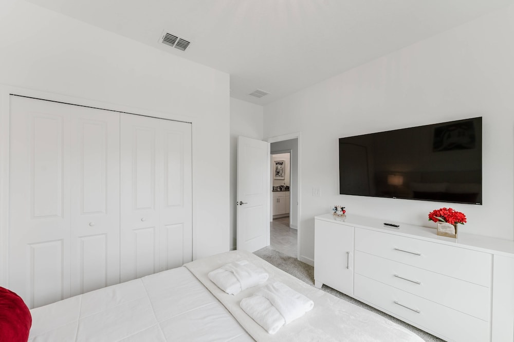 Dream 5Bd Storeylake Close to Disney