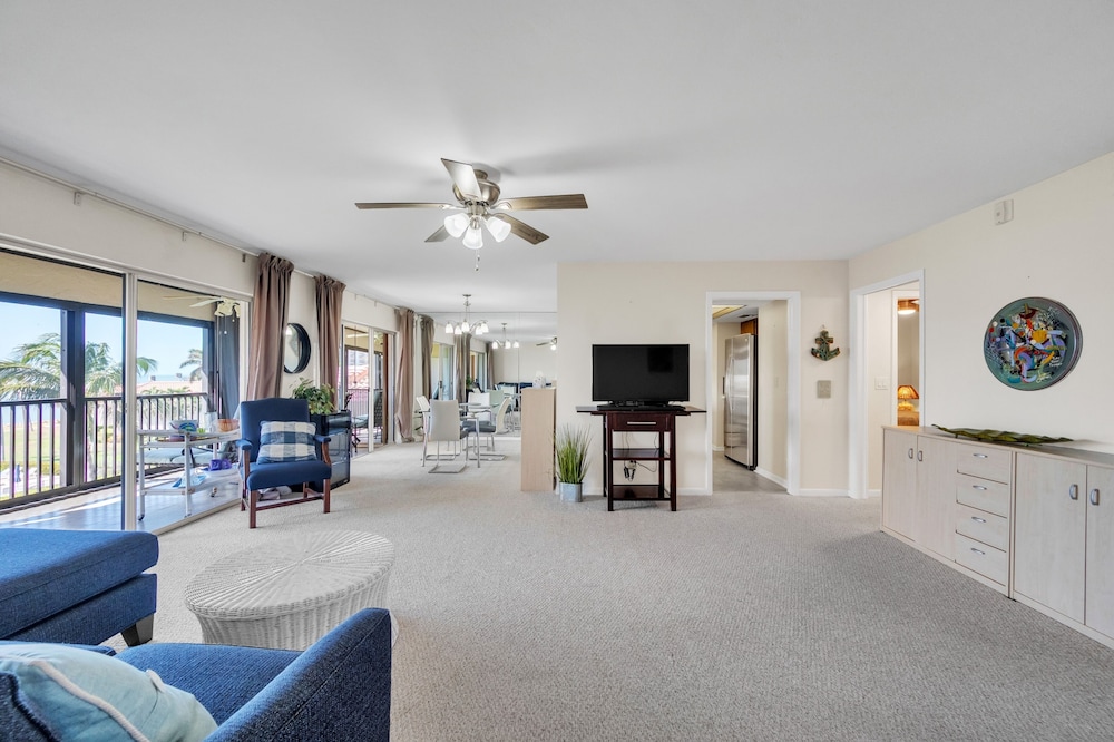 Gulf-view Condo With Resort-style Amenities 2 Bedroom Condo