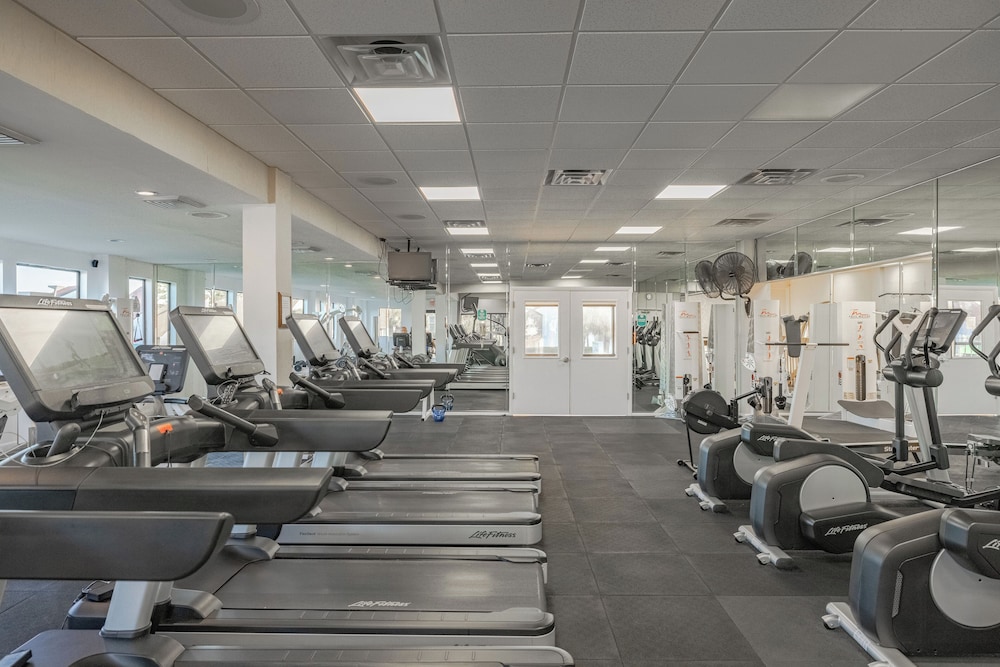 2BR Condo in Edgewater Resort With Golf, Tennis, Pools & Free Tram Service!