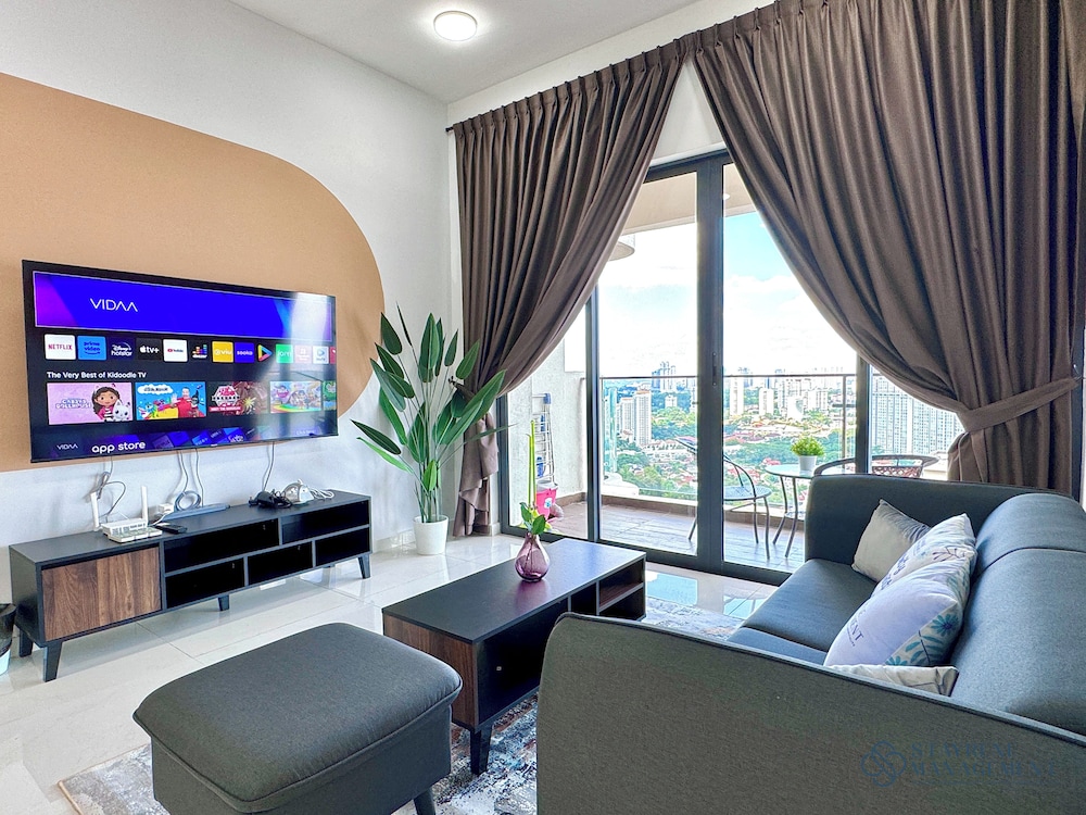 Country Garden Danga Bay Sea View Homestay by Stayrene