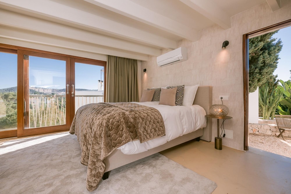 Can Furnet in Ibiza With 4 Bedrooms and 8 Bathrooms