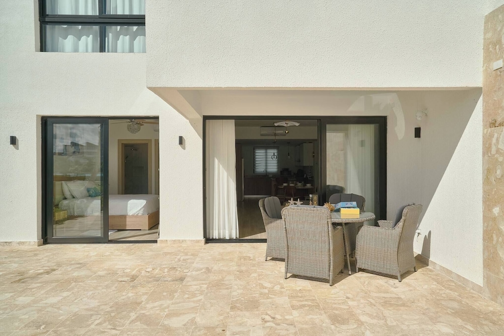 Luxury Escape Private Jacuzzi, Beach, Punta Cana Sleep 5