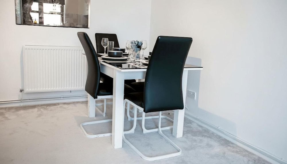 Tranquil 3B House- Sleeps 6, Garden & Free Parking
