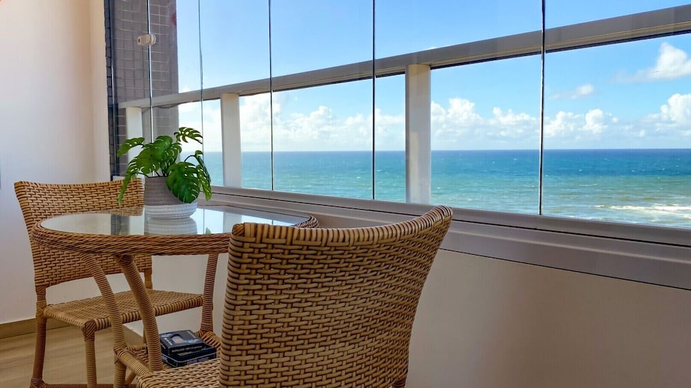 Flat Beira-mar com Varanda Piscina e Academia