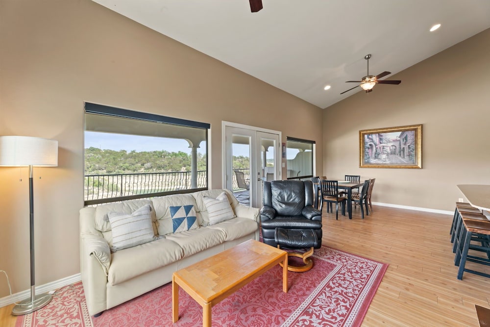 Chardonnay Haus - Unit C