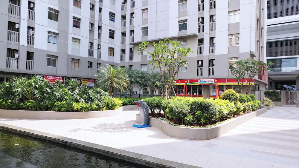 Homey And Modern 2Br At Green Bay Pluit Apartment